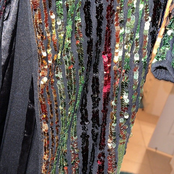 Beautiful sequin gown - Picture 3 of 4